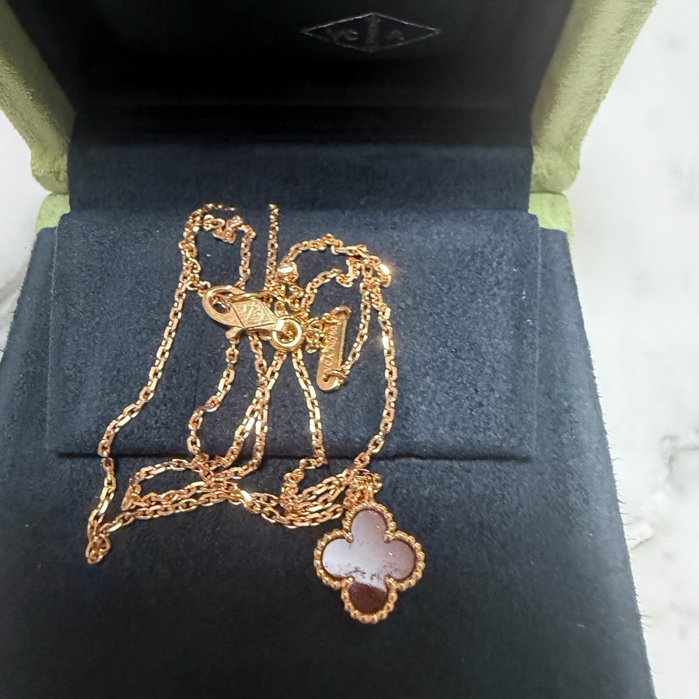 Van Cleef & Arpels Sweet Alhambra Necklace, 18K Rose Gold and Carnelian - Picture 6 of 13